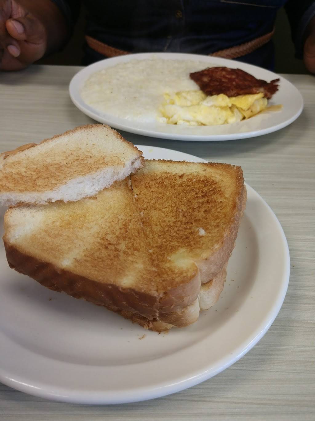 Golden Breakfast | restaurant | 1212 US-80, Pooler, GA 31322, USA | 9123492388 OR +1 912-349-2388