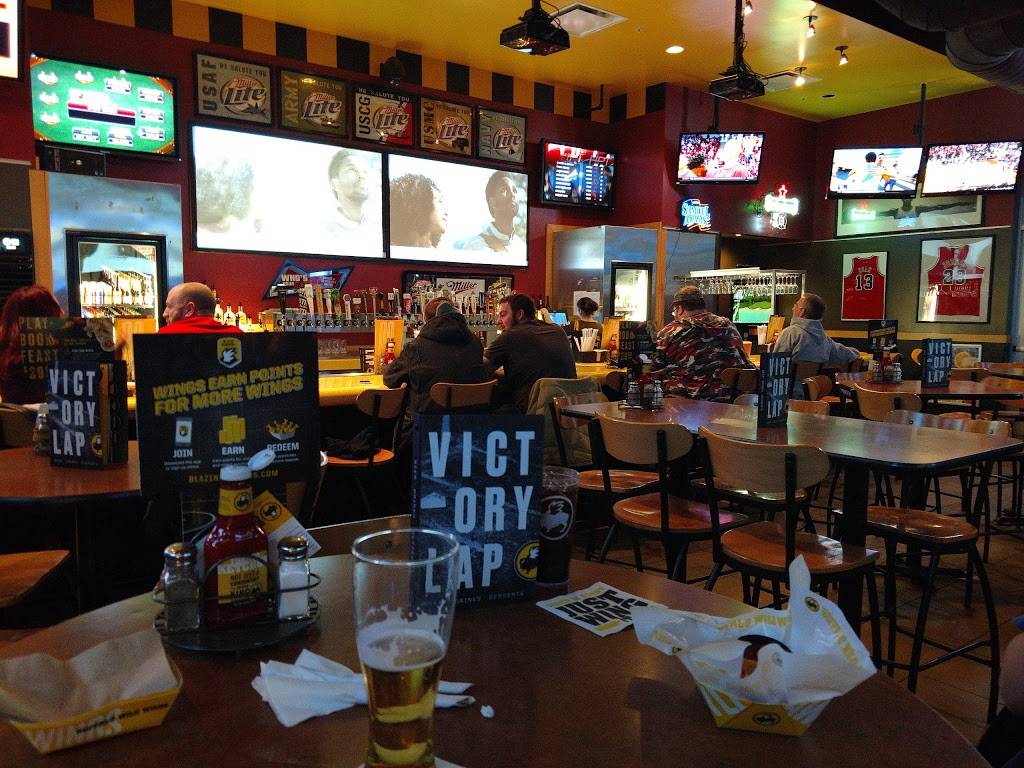 Buffalo Wild Wings | restaurant | 2012 N State Rte 50, Bourbonnais, IL 60914, USA | 8159329453 OR +1 815-932-9453