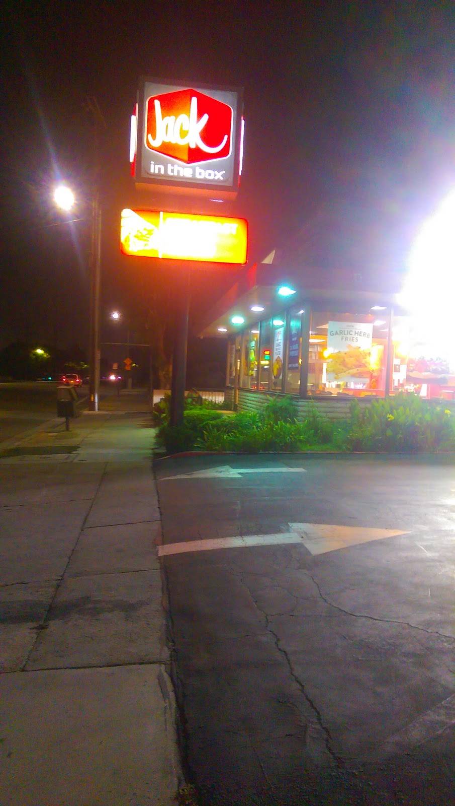 Jack in the Box | restaurant | 22730 Victory Blvd, Woodland Hills, CA 91367, USA | 8187150550 OR +1 818-715-0550