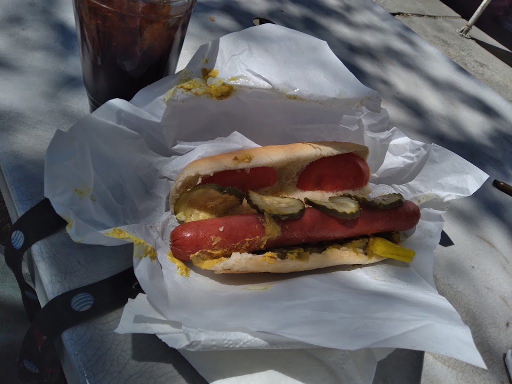 Yvonnes Hot Dogs | restaurant | 135 Main St, Fernley, NV 89408, USA | 7753750489 OR +1 775-375-0489