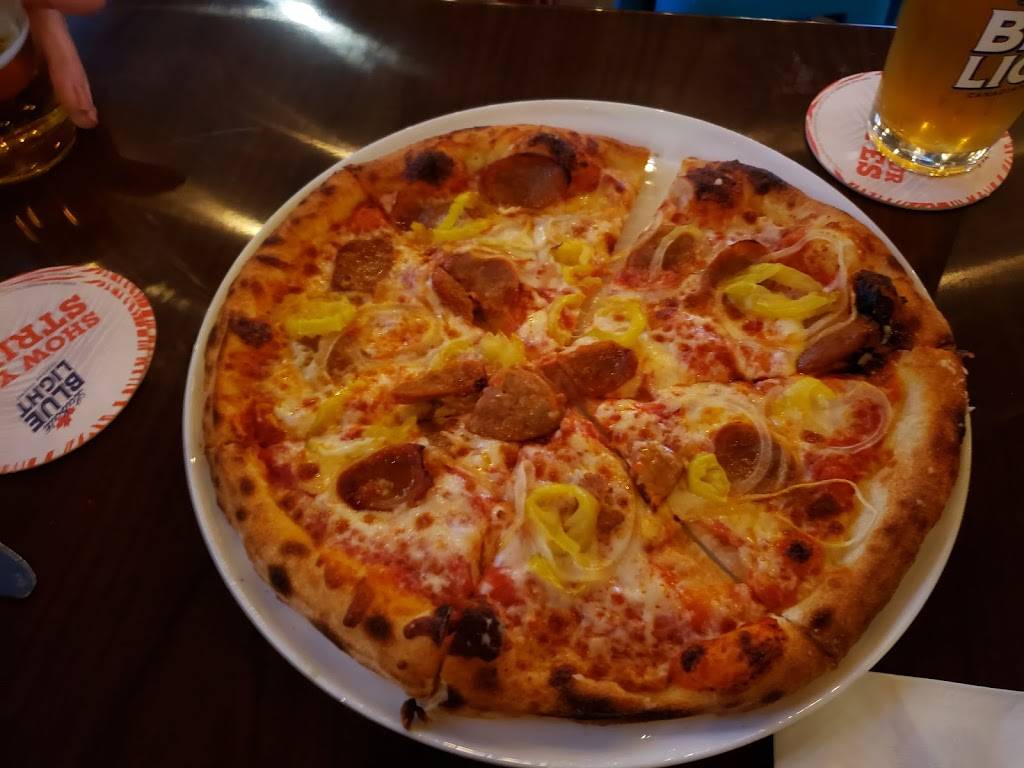 Vicinos Brick and Brew | restaurant | 7789 Brewerton Rd, North Syracuse, NY 13212, USA | 3158022291 OR +1 315-802-2291