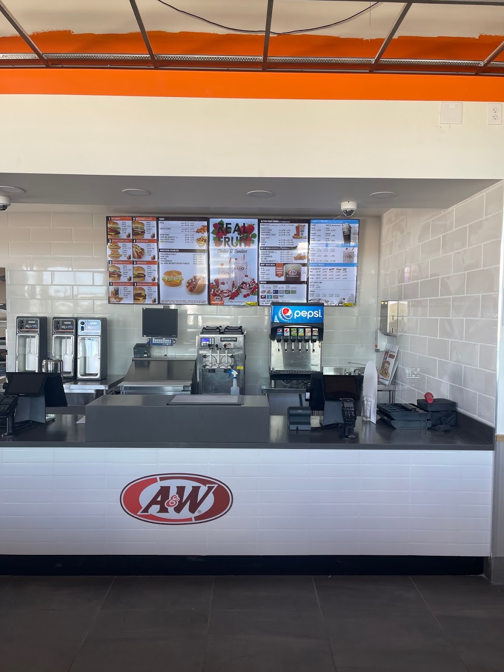 A&W Restaurant | restaurant | 1415 W Junction Rd, Jefferson, WI 53549, USA | 9206052002 OR +1 920-605-2002