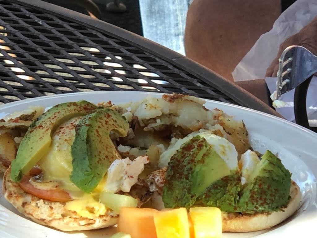 Den At Fox Hollow | restaurant | 13410 W Morrison Rd, Lakewood, CO 80228, USA | 3039869990 OR +1 303-986-9990