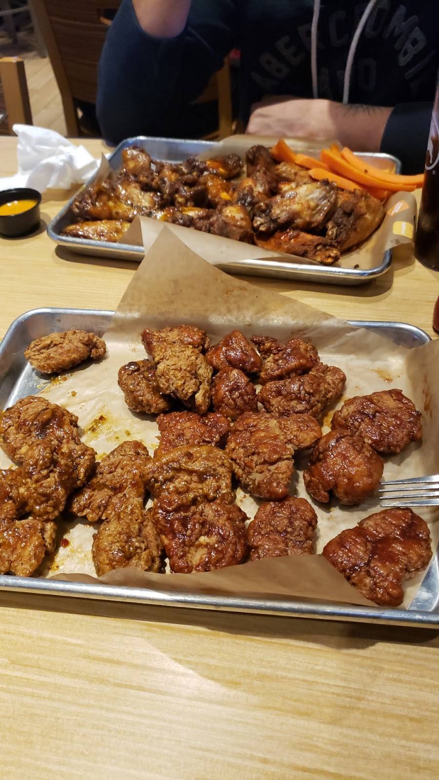 Buffalo Wild Wings | meal takeaway | 501 Stanton Christiana Rd, Christiana, DE 19702, USA | 3029999211 OR +1 302-999-9211