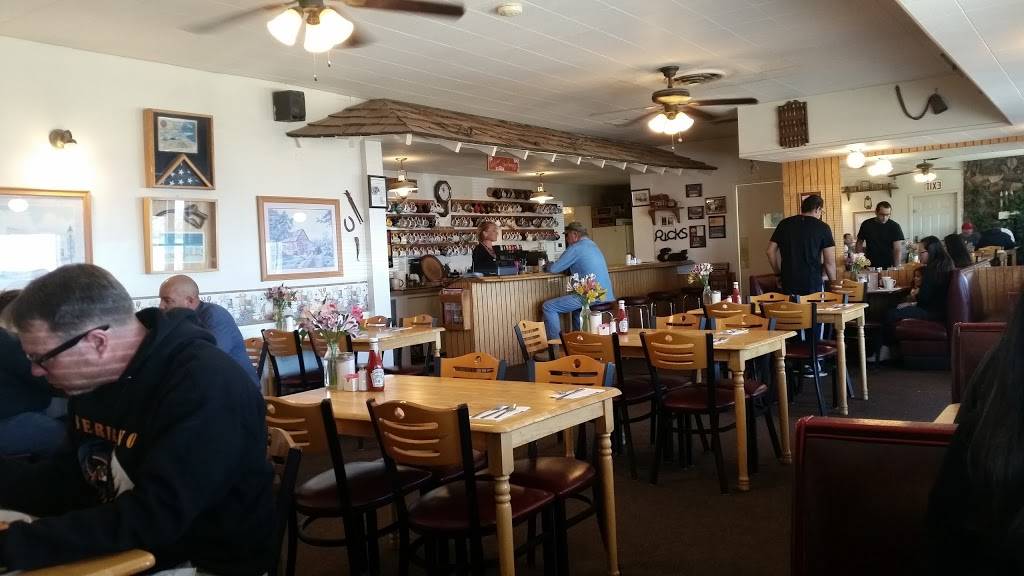 Ricks Roadside Cafe | restaurant | 3281 CA-138, Pinon Hills, CA 92372, USA | 7608688863 OR +1 760-868-8863