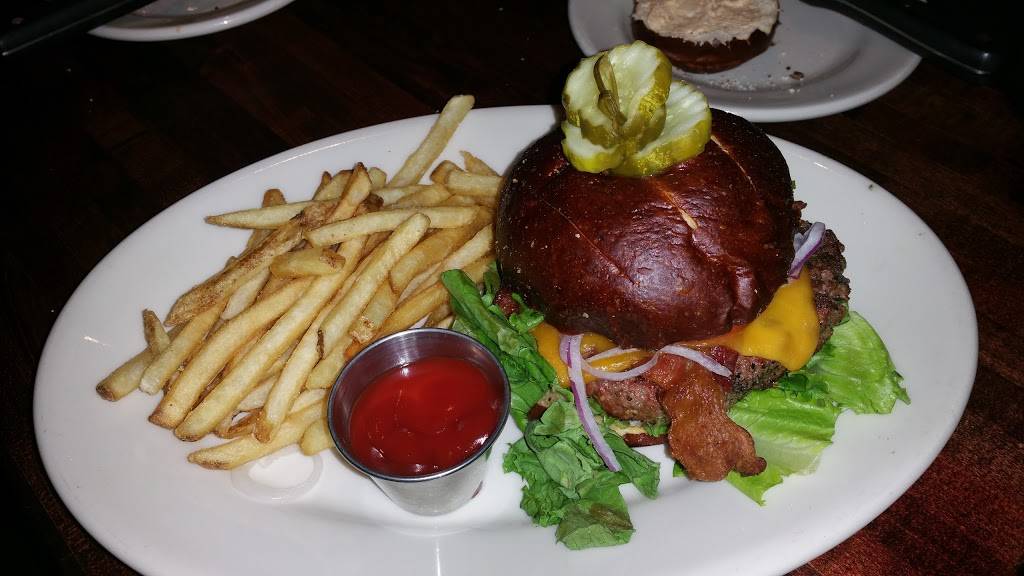 Weber Grill Restaurant | restaurant | 10 N Illinois St, Indianapolis, IN 46204, USA | 3176367600 OR +1 317-636-7600