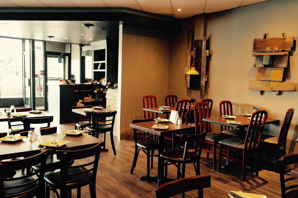 Restaurant Aux 3 Grelots | restaurant | 101 Rue Lachapelle E Local C, Saint-Rémi, QC J0L 2L0, Canada | 4504543414 OR +1 450-454-3414