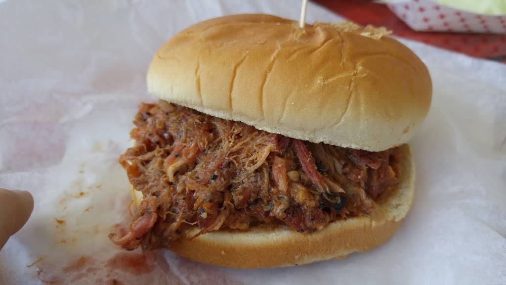 Hays County Barbeque Restaurant | restaurant | 1612 S Interstate 35, San Marcos, TX 78666, USA | 5123926000 OR +1 512-392-6000