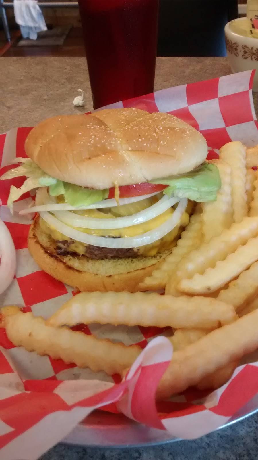 Lees | restaurant | 4128 14th Ave, Rock Island, IL 61201, USA | 3095580097 OR +1 309-558-0097