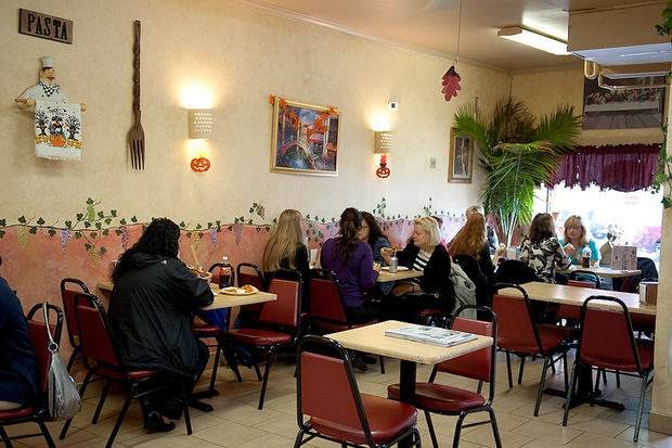 Pizzalinos | restaurant | 721 Avenue A, Bayonne, NJ 07002, USA | 2014553032 OR +1 201-455-3032