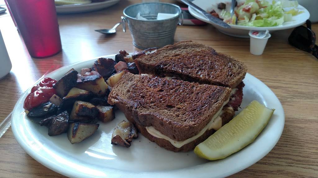 Country Corner Cafe | restaurant | 25 Church St, Saratoga Springs, NY 12866, USA | 5185837889 OR +1 518-583-7889