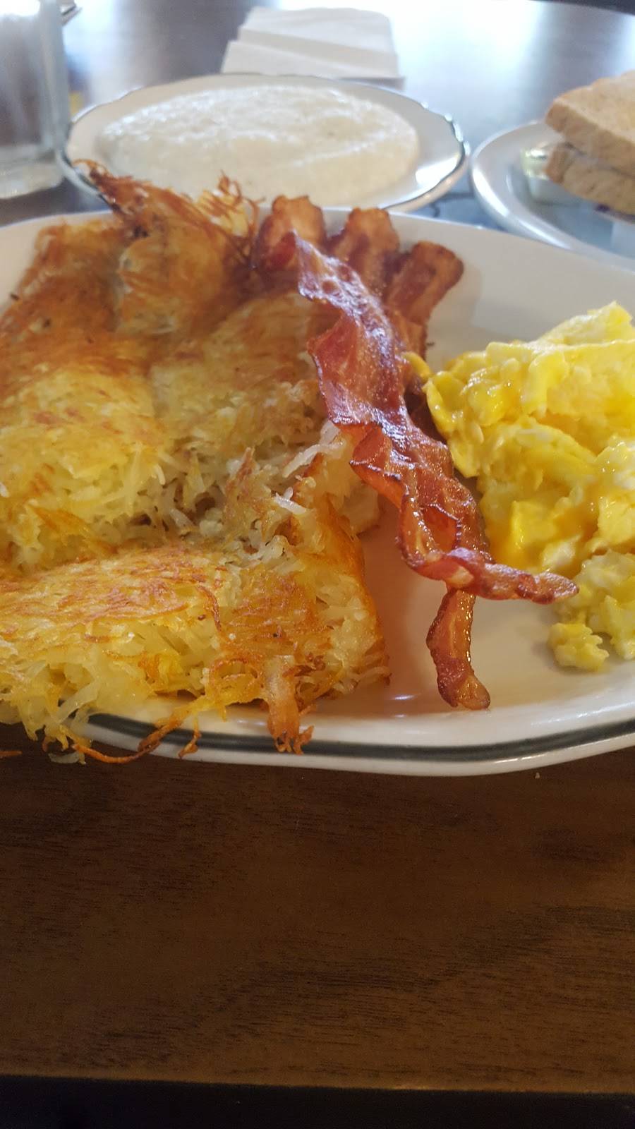 Cal-Harbor Restaurant & Lounge | night club | 546 E 115th St, Chicago, IL 60628, USA | 7732645435 OR +1 773-264-5435