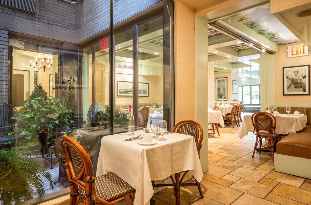 Sarabeths Central Park South | restaurant | 40 Central Park S, New York, NY 10021, USA | 2128265959 OR +1 212-826-5959