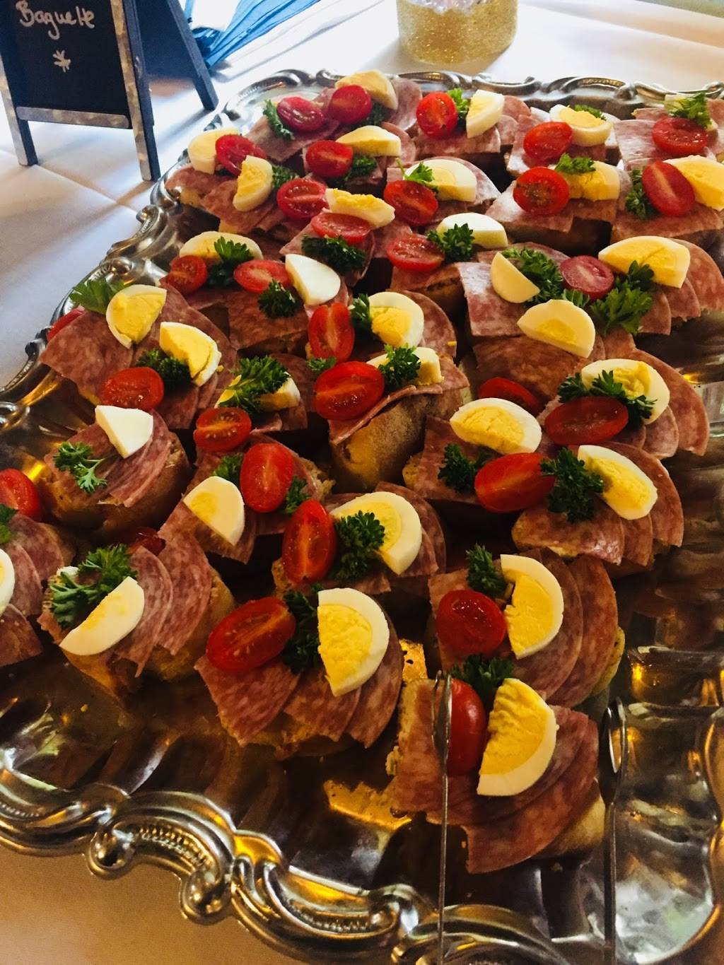 Smokehaus Restaurant | night club | 6633 Sportsmans Ln, Clarksville, TN 37042, USA | 2707984993 OR +1 270-798-4993