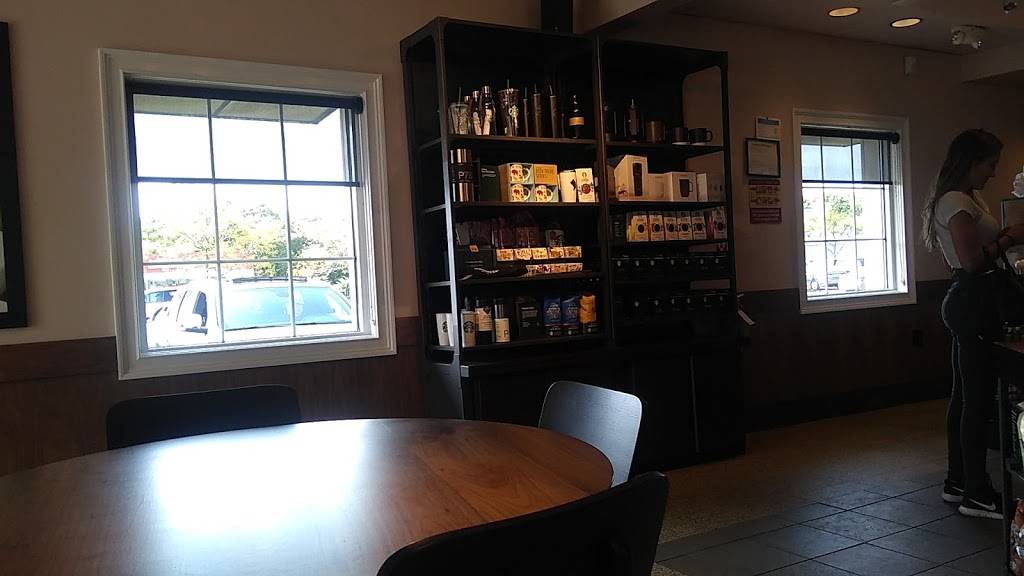 Starbucks | cafe | 371 N Service Rd, Patchogue, NY 11772, USA | 6312072102 OR +1 631-207-2102