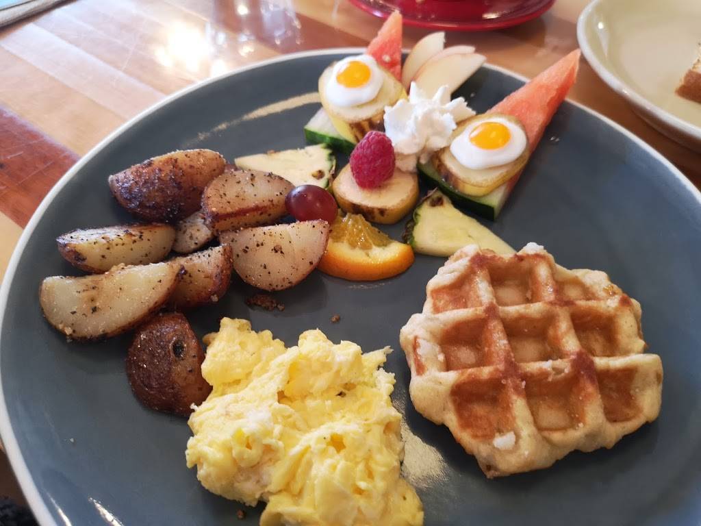 Cest Belge | restaurant | 102 Rue Principale, Granby, QC J2G 2V2, Canada | 4509947676 OR +1 450-994-7676