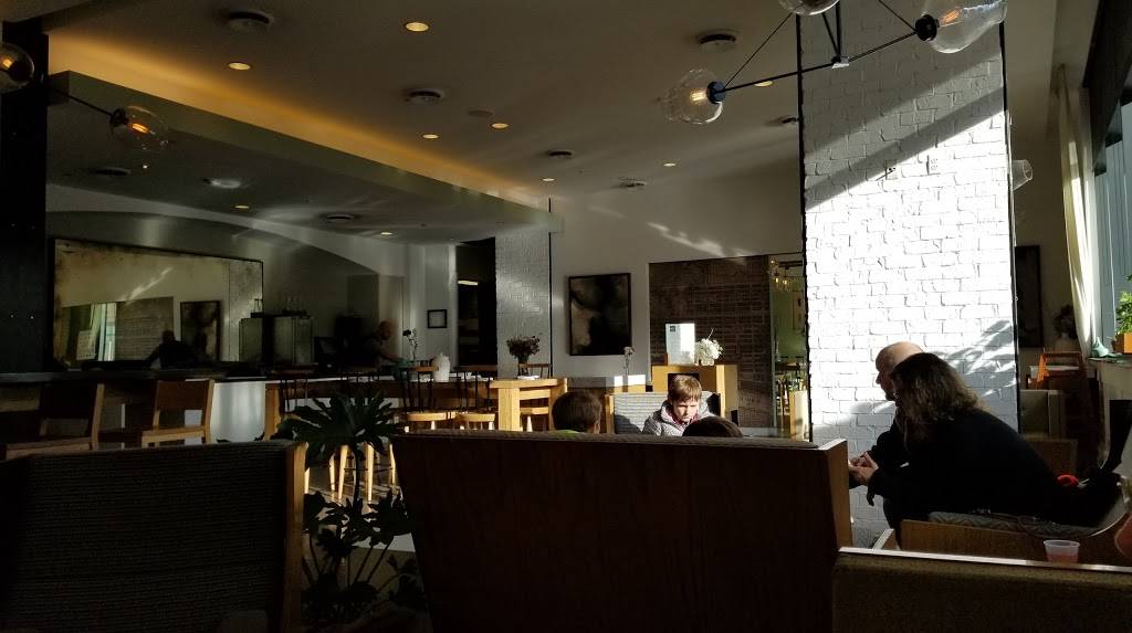 22 Square Restaurant & Bar | restaurant | 14 Barnard St, Savannah, GA 31401, USA | 9122332116 OR +1 912-233-2116