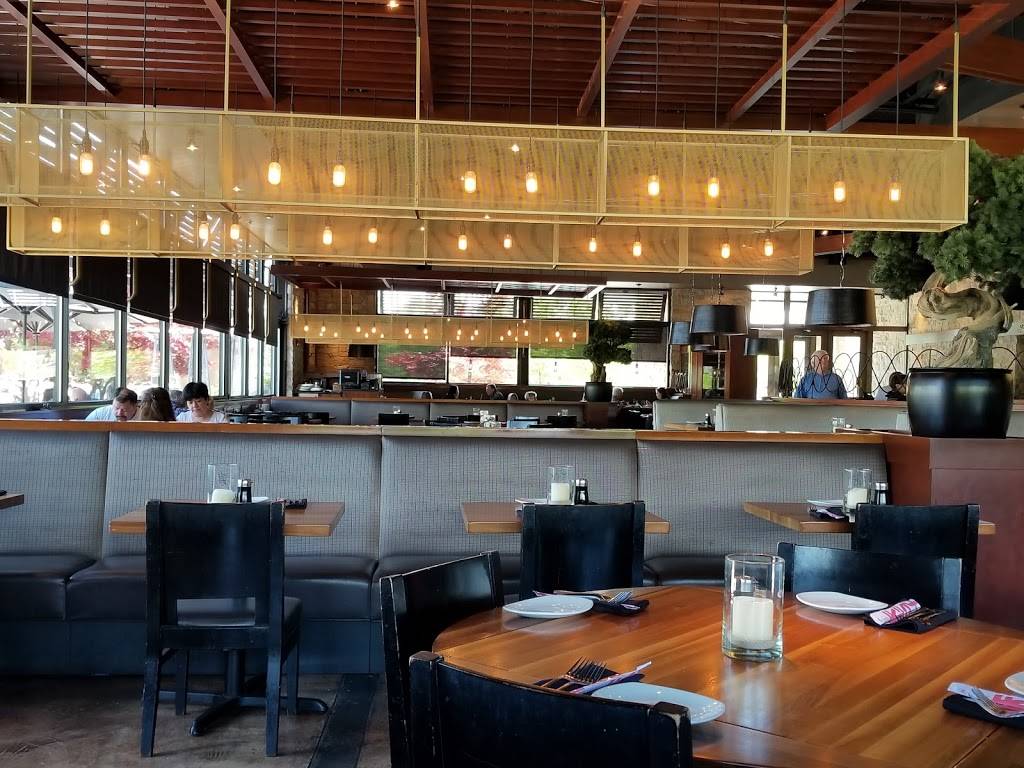 P.F. Changs | restaurant | 1819 Lake Cook Rd, Northbrook, IL 60062, USA | 8475098844 OR +1 847-509-8844