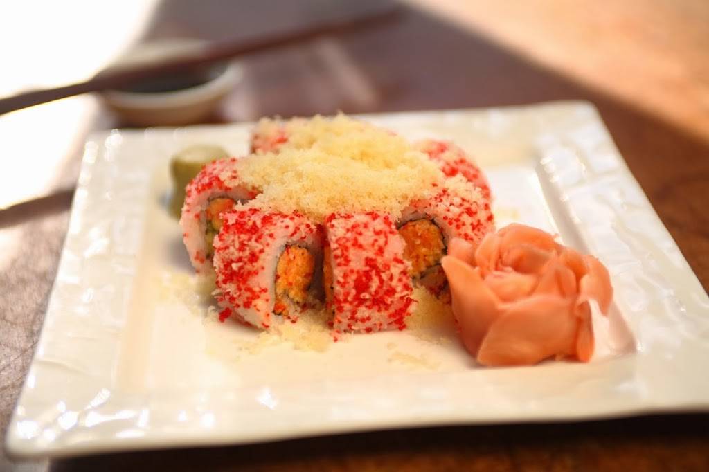 Coast Sushi Bar | restaurant | 2045 N Damen Ave, Chicago, IL 60647, USA | 7732355775 OR +1 773-235-5775