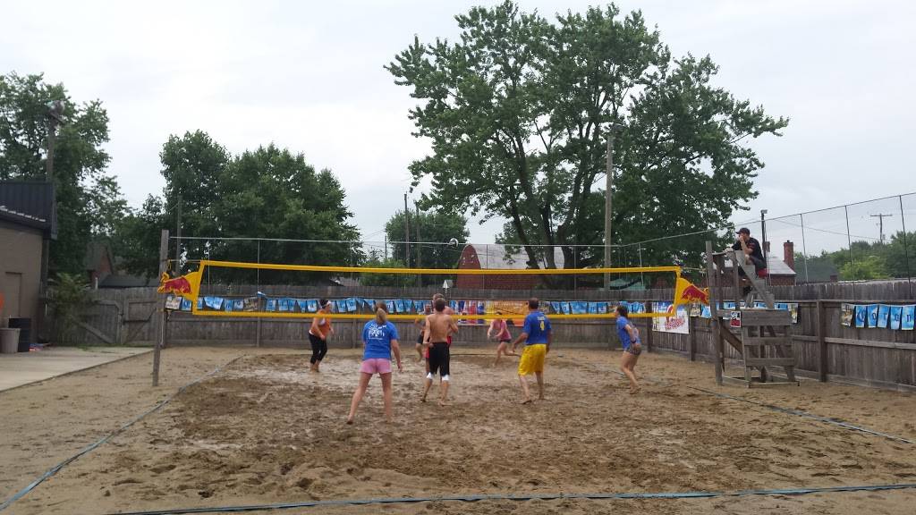 On the Rox | restaurant | 2402, 214 S Broadway St, Seymour, IN 47274, USA | 8125228359 OR +1 812-522-8359