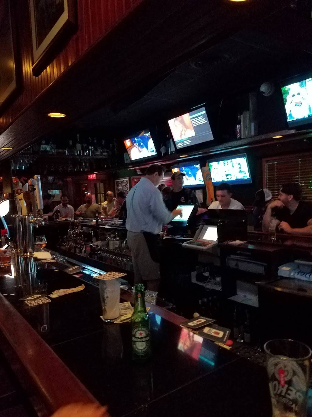 Runyons | restaurant | 3928 Merrick Rd, Seaford, NY 11783, USA | 5162212112 OR +1 516-221-2112