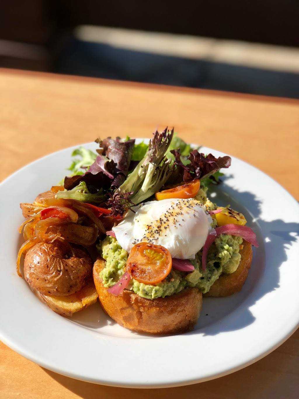 Likos Tap & Table | restaurant | 377 Keahole St Suite C2, Honolulu, HI 96825, USA | 8083945456 OR +1 808-394-5456