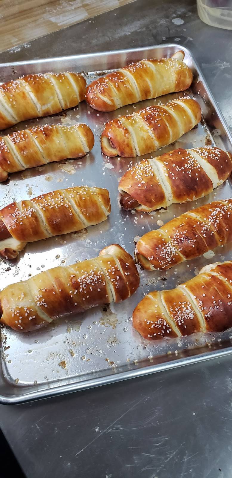 Twistedoughs | restaurant | 6541 Williamsport Pike, Falling Waters, WV 25419, USA | 3019916711 OR +1 301-991-6711