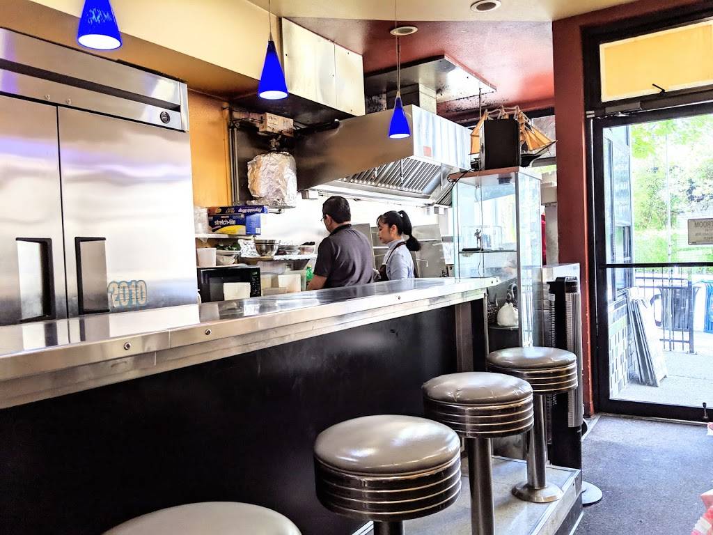 Amazing Thai Cuisine | restaurant | 5210 Roosevelt Way NE, Seattle, WA 98105, USA | 2065280102 OR +1 206-528-0102