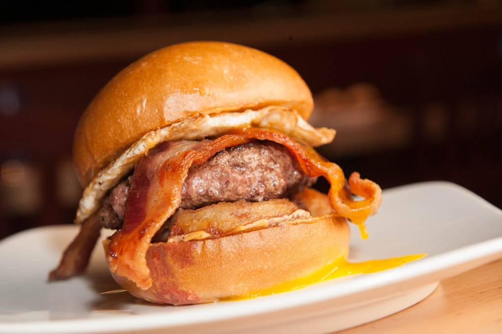 Johnnys Italian-American Tavern by Carinos | restaurant | 11920 Amargosa Rd, Victorville, CA 92392, USA | 7609498700 OR +1 760-949-8700