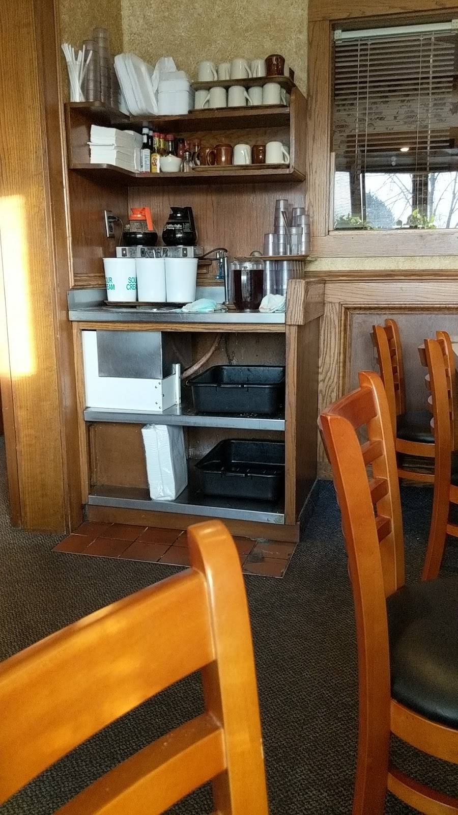 Halls State St Prime Rib | restaurant | 2005 E State Blvd, Fort Wayne, IN 46805, USA | 2604830597 OR +1 260-483-0597