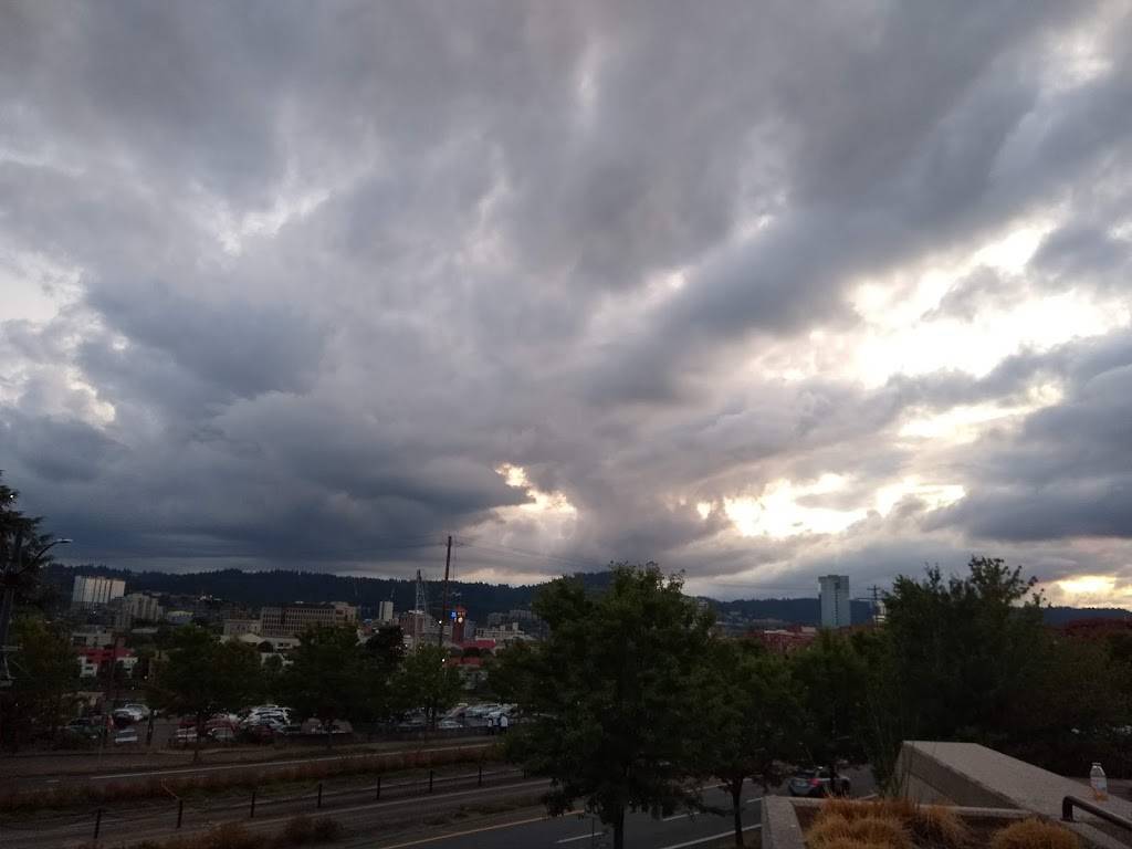 Dr. Jacks at the Rose Quarter | restaurant | 1 N Center Ct St, Portland, OR 97227, USA | 5037979947 OR +1 503-797-9947