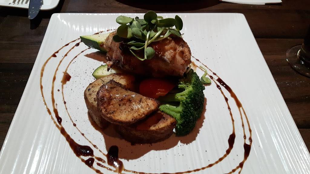 Michael & Marions | restaurant | 89 Bayfield St, Barrie, ON L4M 3A7, Canada | 7057211188 OR +1 705-721-1188