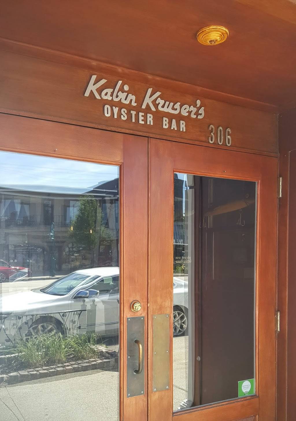 Kabin Krusers Oyster Bar | restaurant | 306 S Main St, Rochester, MI 48307, USA | 2486512266 OR +1 248-651-2266