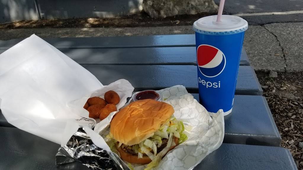 Boss Drive-In | restaurant | 9061 Delridge Way SW, Seattle, WA 98106, USA | 2067631053 OR +1 206-763-1053