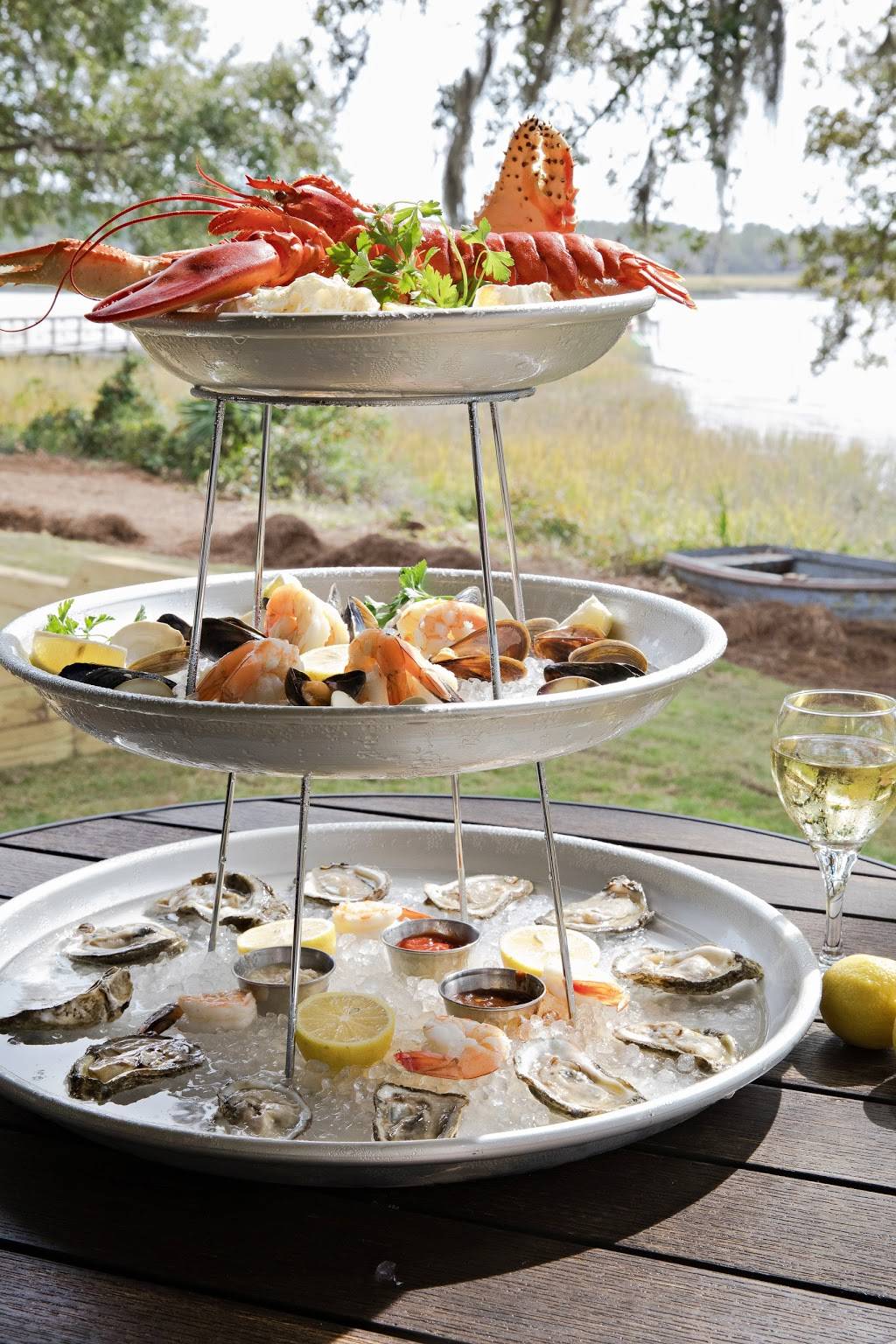Fishcamp on Broad Creek | restaurant | 11 Simmons Rd, Hilton Head Island, SC 29926, USA | 8438422267 OR +1 843-842-2267