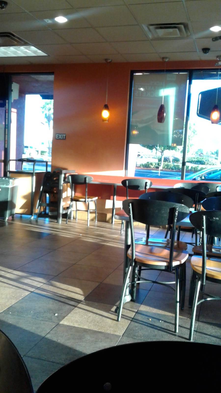 Jack in the Box | restaurant | 1876 N Riverside Ave, Rialto, CA 92376, USA | 9098200557 OR +1 909-820-0557