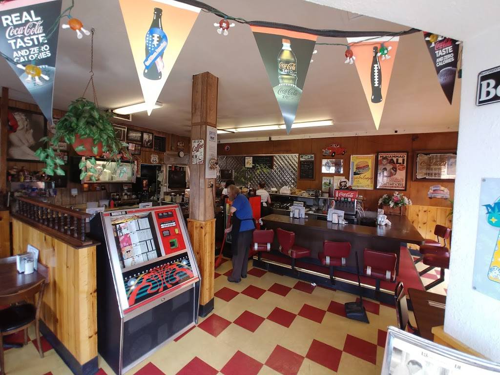 Maggies Hamburgers | restaurant | 700 Benicia Rd, Vallejo, CA 94591, USA | 7076439149 OR +1 707-643-9149