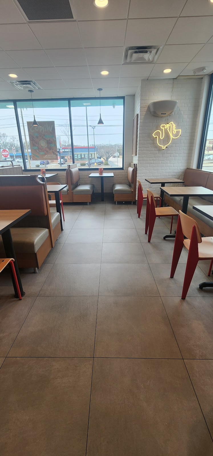 Popeyes Louisiana Kitchen | restaurant | 40 Newport Ave, Rumford, RI 02916, USA | 4013213267 OR +1 401-321-3267