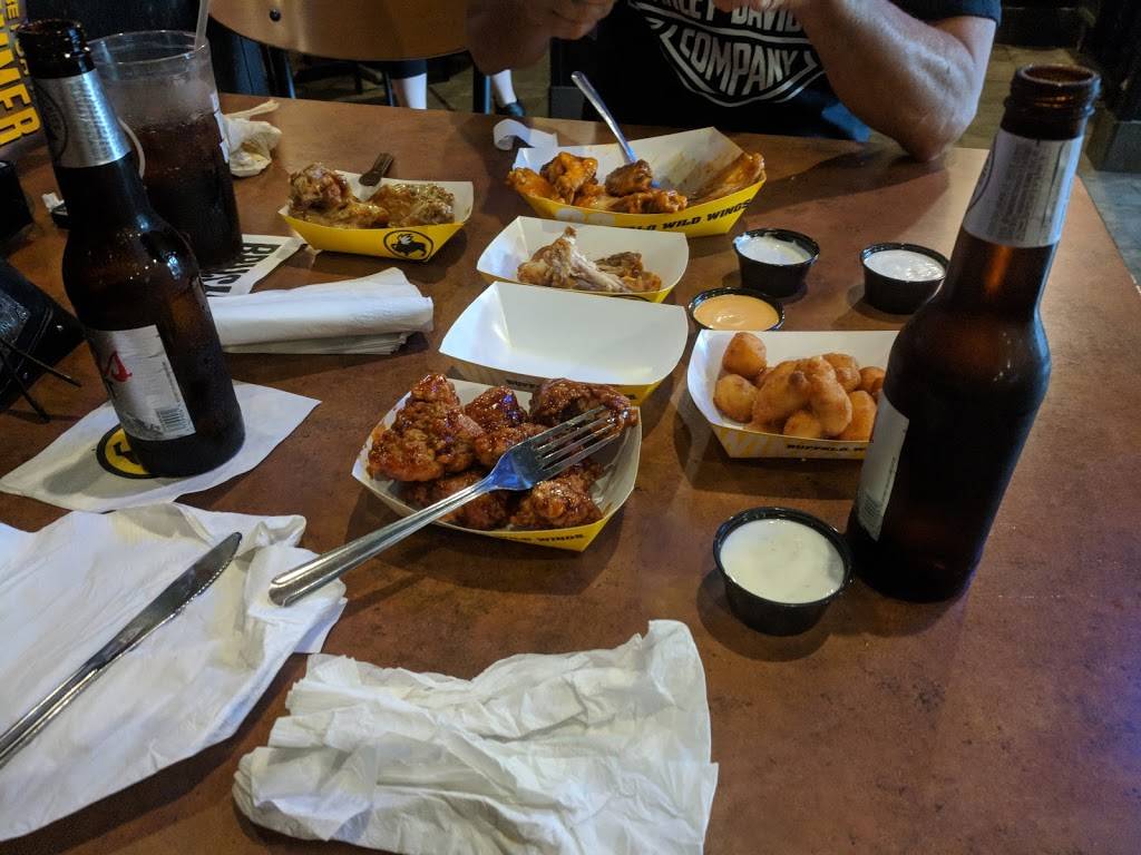 Buffalo Wild Wings | restaurant | 235 Lincoln Way W, Massillon, OH 44647, USA | 3308372999 OR +1 330-837-2999