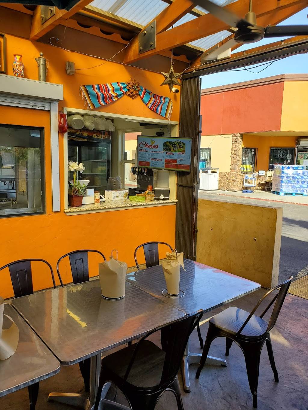 Cheles Tacos Grill | restaurant | 521 S A St, Madera, CA 93638, USA | 5593954169 OR +1 559-395-4169