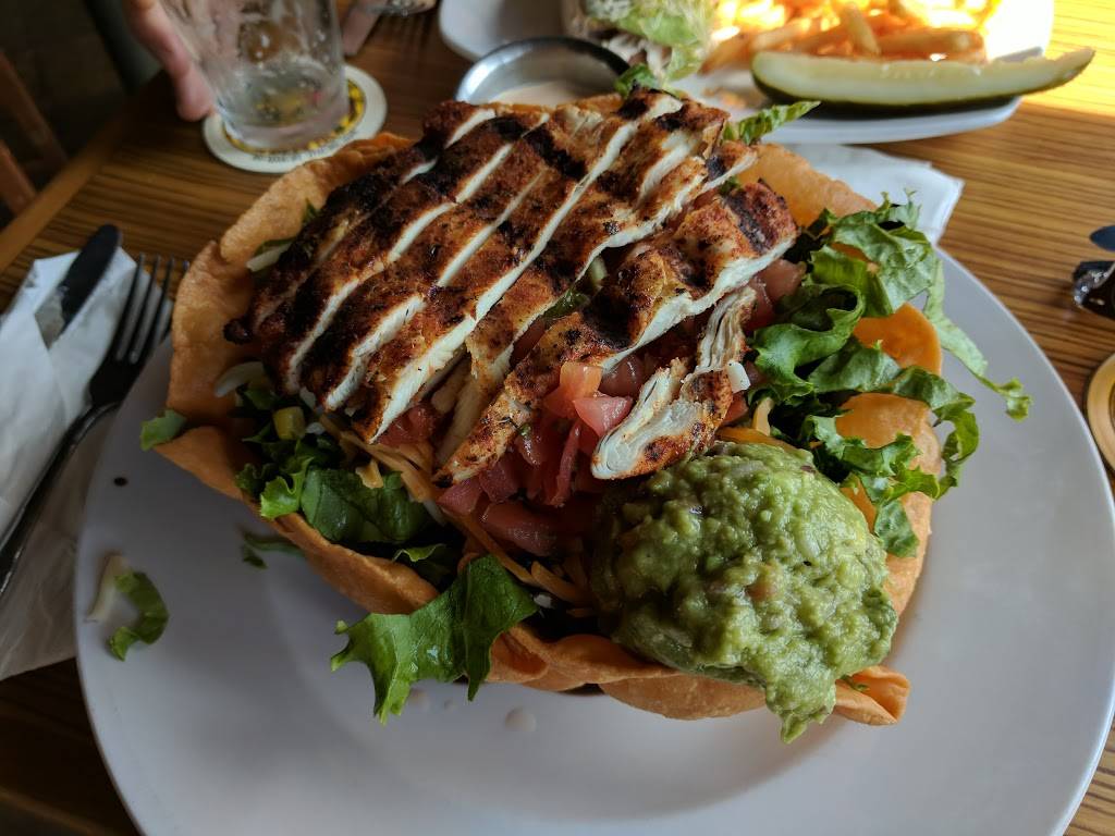 Huntington Beach Beer Company | restaurant | 201 Main St #E, Huntington Beach, CA 92648, USA | 7149605343 OR +1 714-960-5343