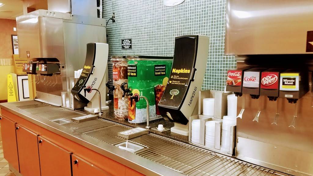 McDonalds | cafe | 18010 William Rd, Carlyle, IL 62231, USA | 6185944474 OR +1 618-594-4474