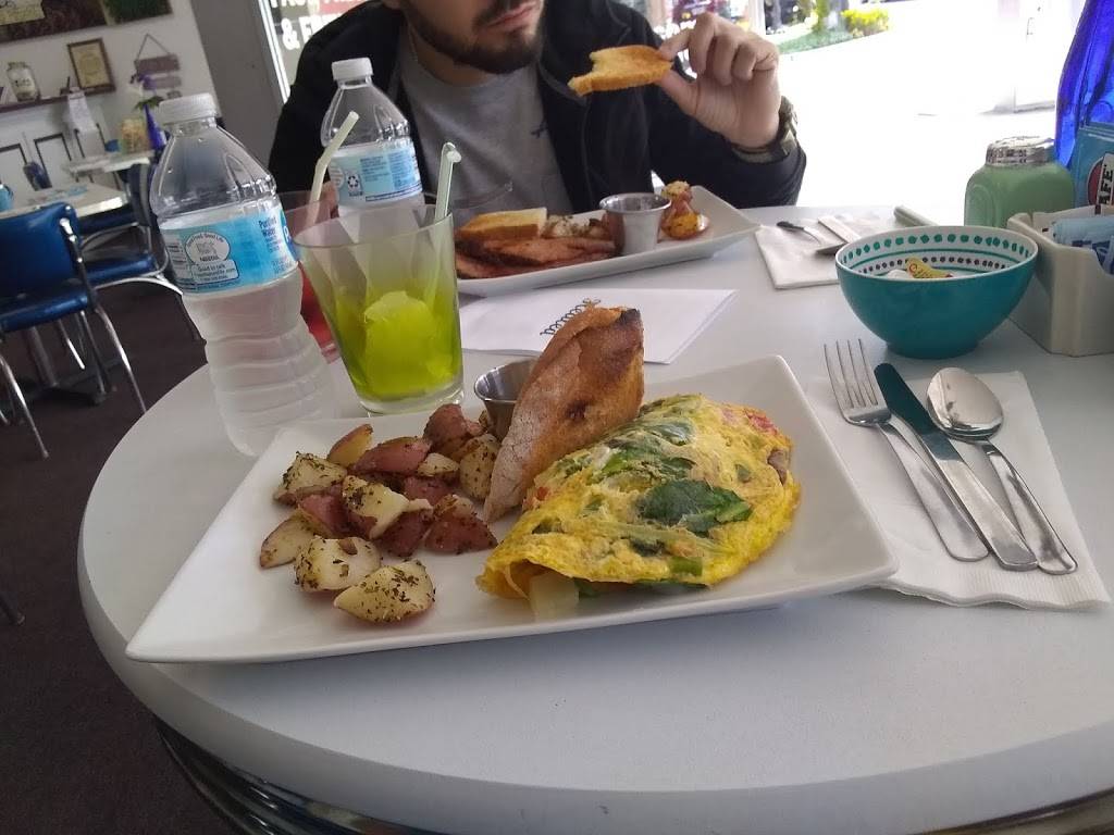 God Cafe | restaurant | 300 W Main St, Leesburg, FL 34748, USA | 3528017447 OR +1 352-801-7447