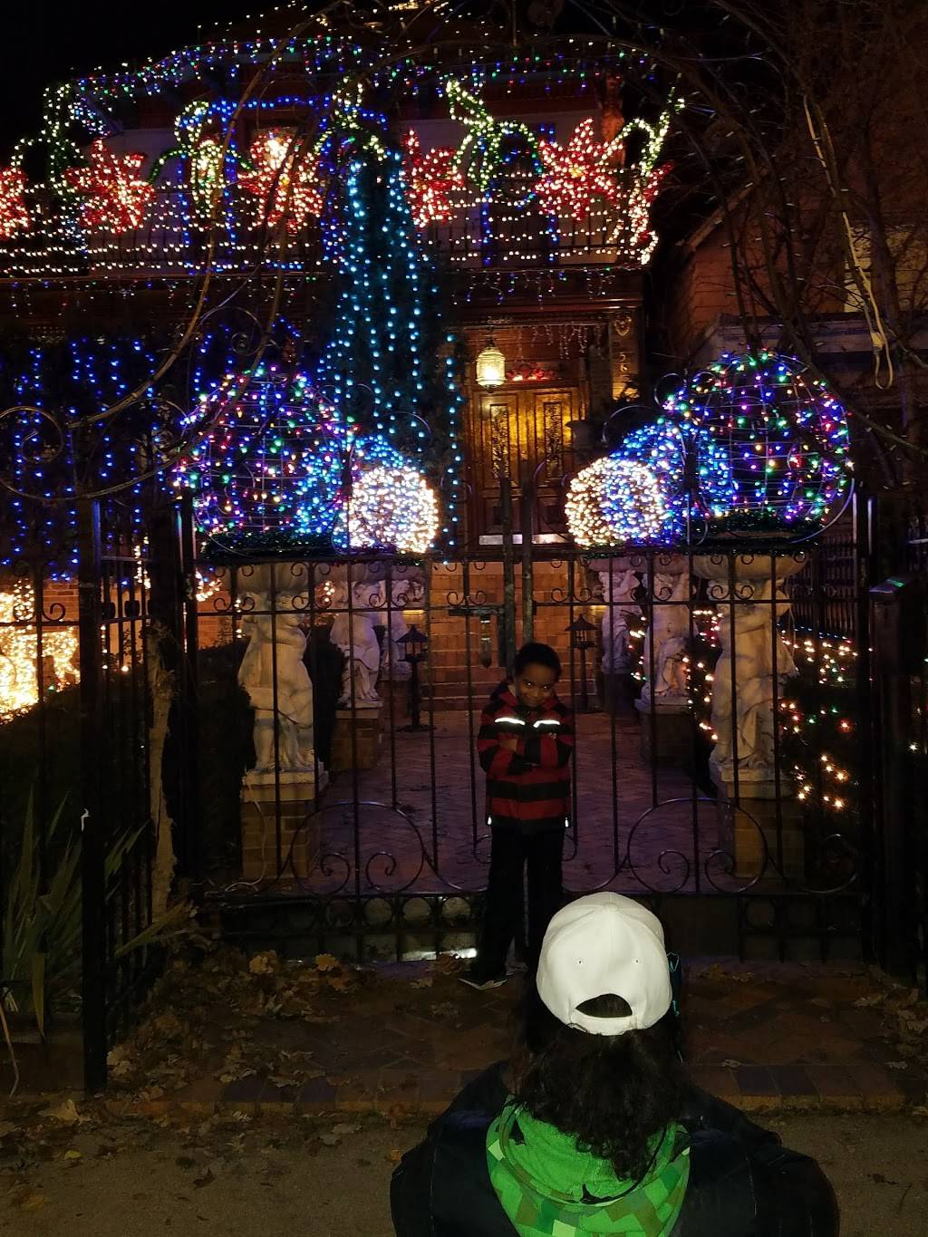 Starbucks | cafe | 2543 N California Ave, Chicago, IL 60647, USA | 7737729357 OR +1 773-772-9357