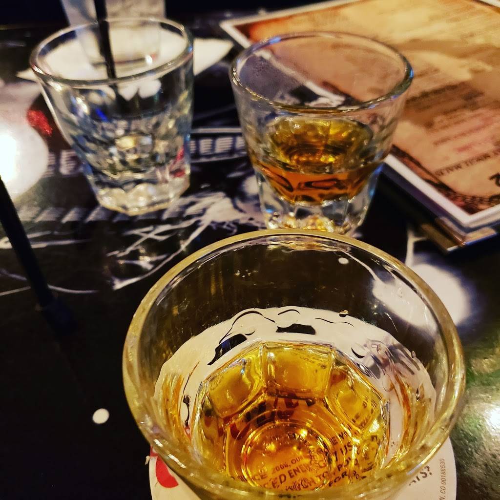 Johnnys Saloon & Pizzeria | restaurant | 17428 Beach Blvd, Huntington Beach, CA 92647, USA | 7148480676 OR +1 714-848-0676