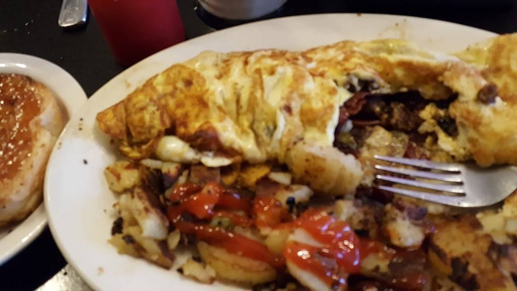 Maisons Fine Food | restaurant | 13031 Mack Ave, Detroit, MI 48215, USA | 3133317577 OR +1 313-331-7577