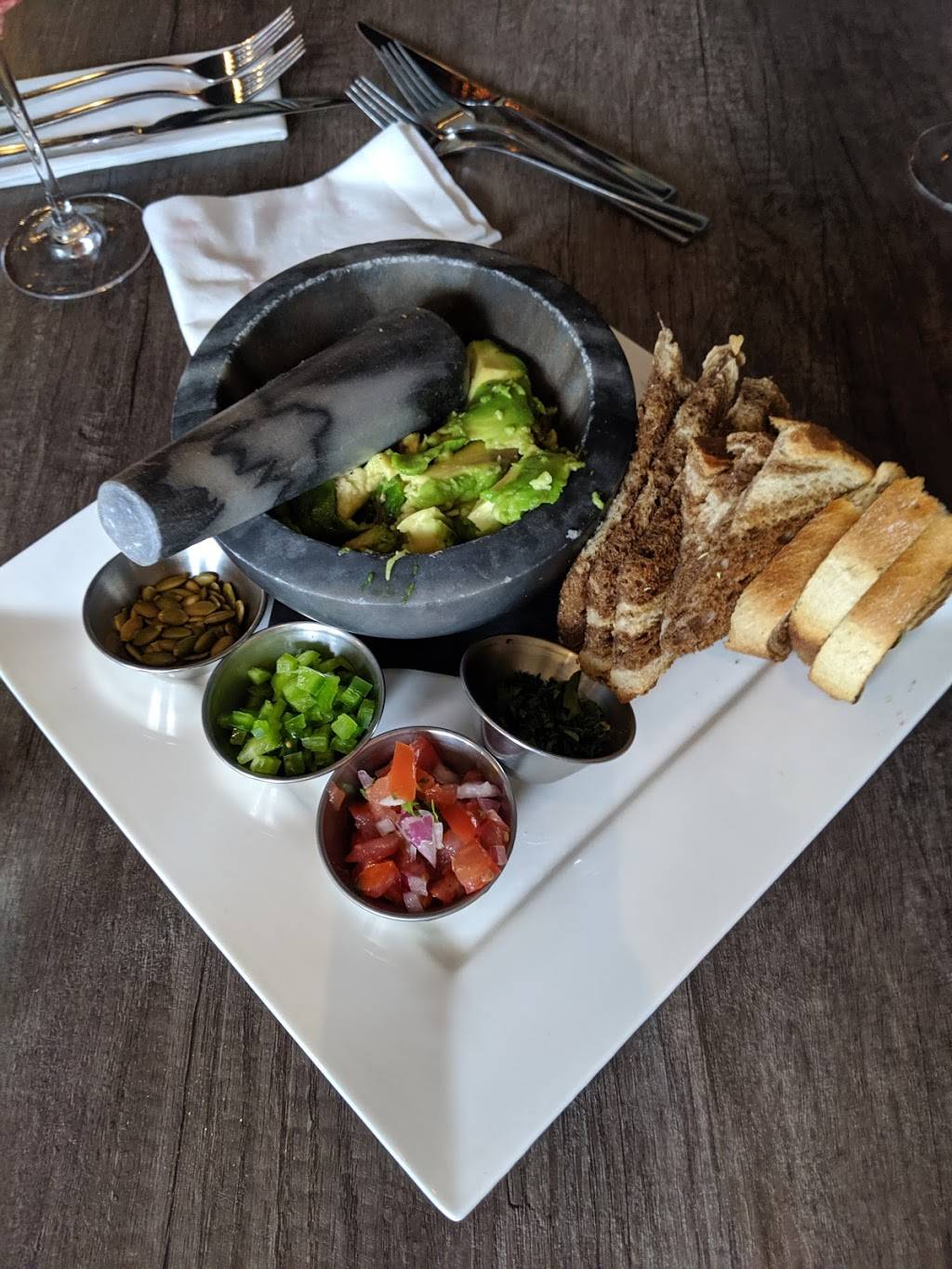 1840 Social | restaurant | 1840 Wyandotte St E, Windsor, ON N8Y 1E3, Canada | 5199828822 OR +1 519-982-8822