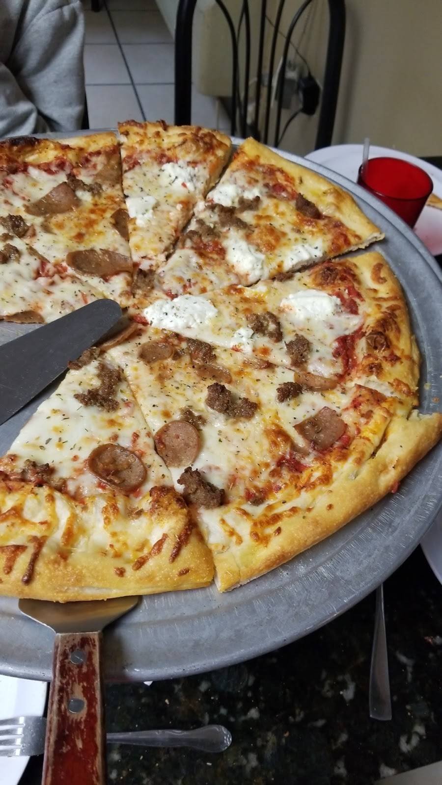 Vinnys Pizza | restaurant | 105 Yacht Club Dr, St. Augustine, FL 32084, USA | 9043428863 OR +1 904-342-8863