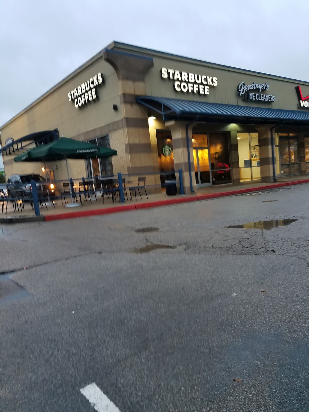 Starbucks | cafe | 7945 Winchester Rd D, Memphis, TN 38125, USA | 9017512345 OR +1 901-751-2345