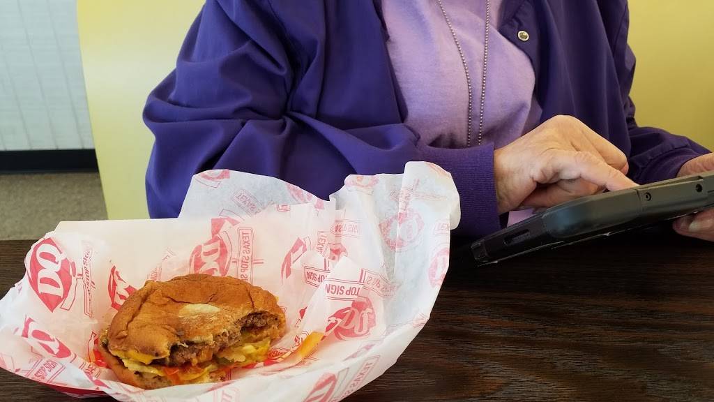 Dairy Queen Store | restaurant | 301 W Main St, Madisonville, TX 77864, USA | 9363486171 OR +1 936-348-6171